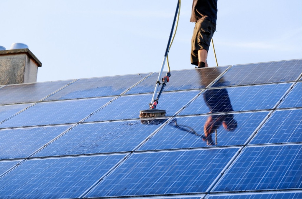 Solar panel cleaning and maintenance in Maharashtra